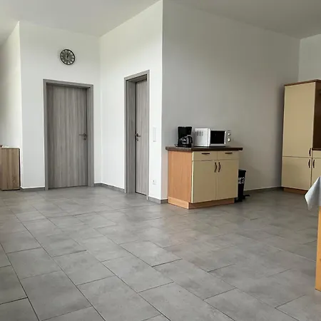 Grosse Moeblierte Zu Vermieten An Der Bab 15 * 콜크비츠